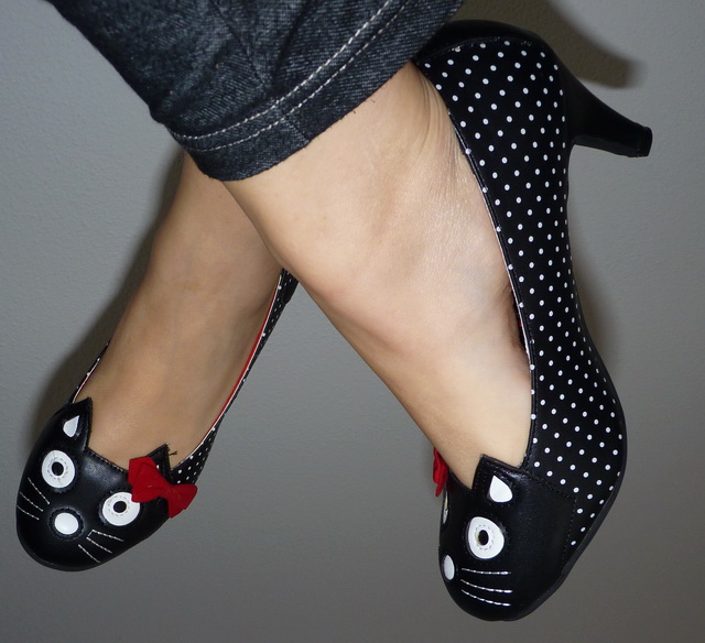 Parce que les filles, ça aime les poupées et les chaussures - Page 65 P1160677-39f235e