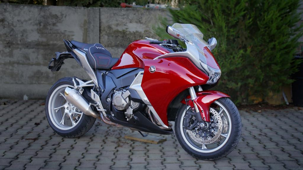 http://img86.xooimage.com/files/e/2/1/vfr-moto-2-39df550.jpg